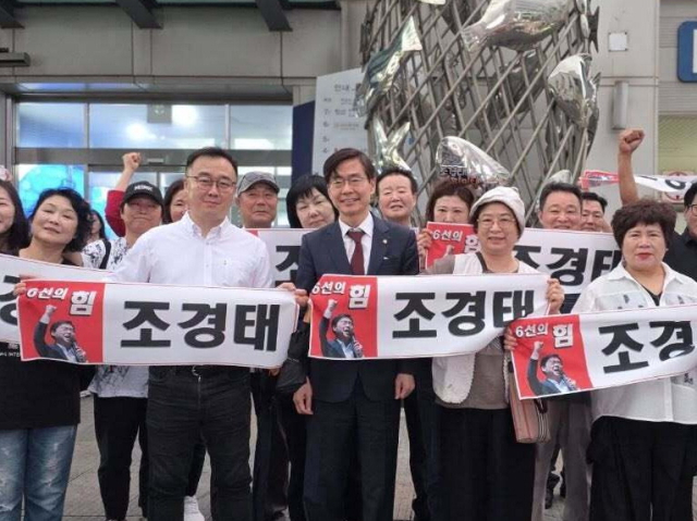 국민의힘 당권 주자인 조경태(부산 사하을) 의원이 지난 4일 부산 자갈치시장을 방문했다. 각 후보 제공