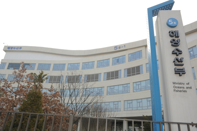 해양수산부가 부산 이전을 위한 특별법을 준비 중이지만, 정작 법안에는 당연히 포함될 것으로 예상됐던 부처의 기능 강화나 유관 기관 이전 등에 대한 내용이 빠진 것으로 확인됐다. 해양수산부 청사 전경. 부산일보 DB