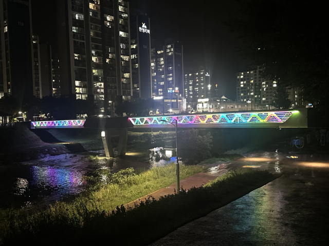 회야강에 교량에 설치한 빛 라인 전경.양산시 제공