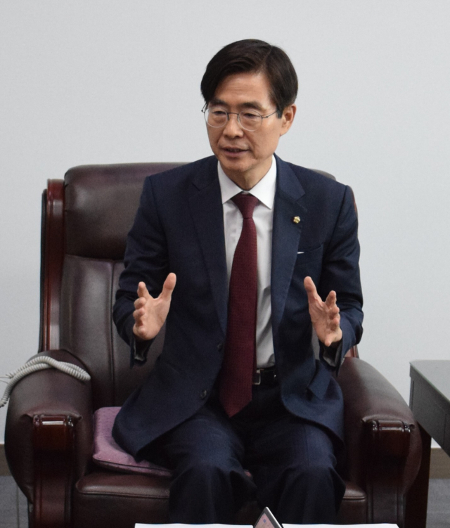 조경태 의원이 지난 5일 <부산일보>와의 인터뷰에서 발언하고 있다. 조경태 의원실 제공