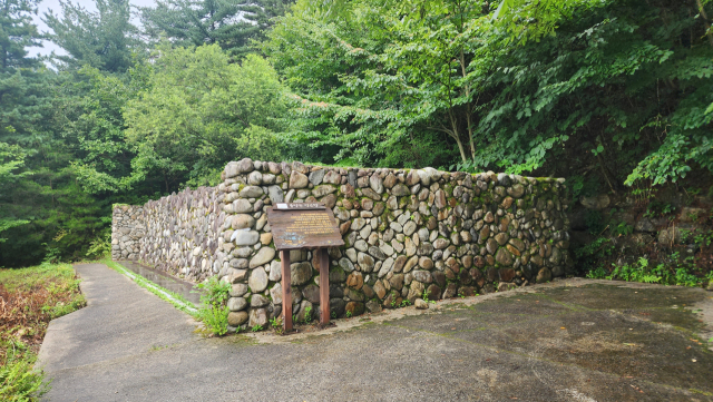 경남 거창군 연수사에 있는 ‘물 맞는 약수탕’ 모습. 거창군 제공