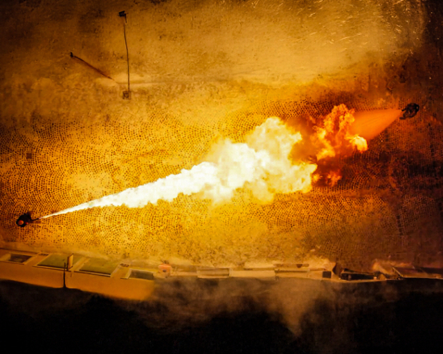 영화 ‘발레리나’의 액션 퀄리티는 ‘존 윅’ 유니버스에 걸맞은 수준을 자랑합니다. 각종 화기를 이용한 박력 있는 액션이 압권입니다. 판씨네마 제공