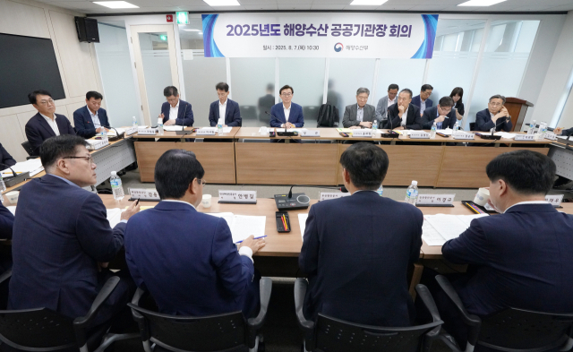 전재수 해양수산부 장관이 7일 수산물품질관리원 서울지원에서 취임 후 첫 해양수산부 산하 17개 공공기관장이 참석하는 회의를 주재하고 있다. 해수부 제공