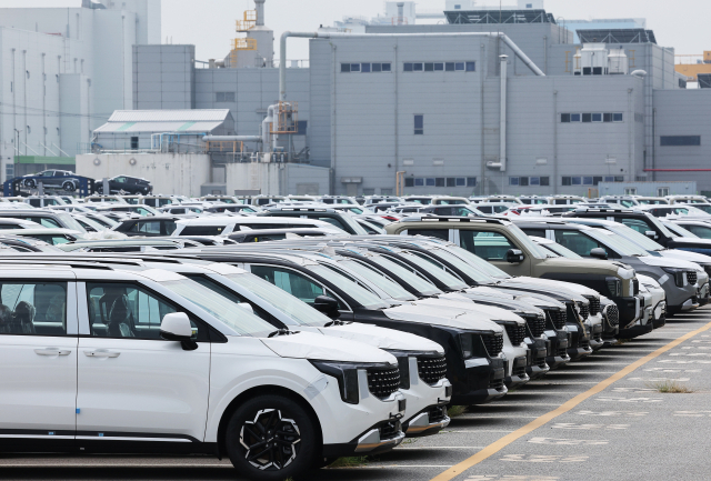 7일 경기도 평택항에 수출용 자동차가 세워져 있는 모습.연합뉴스
