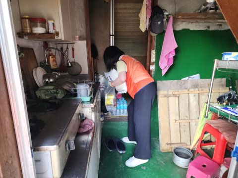 부산연탄은행이 전한 여름 바람… '시원함으로 안녕을 전해요'