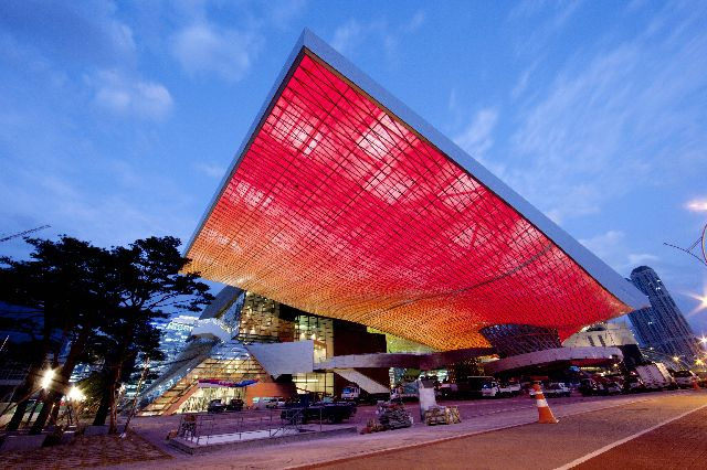 한국문화예술회관연합회가 주최하는 '2026 KoCACA아트페스티벌' 개최 기관으로 부산 해운대구 영화의전당이 선정됐다. 부산일보DB