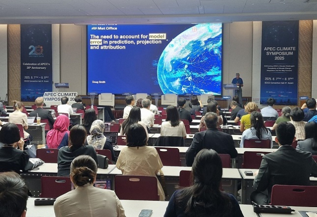 ‘2025 APEC 기후심포지엄’ 세션에서 예측이 어려운 기후난제를 어떻게 풀어나가야 할지에 대한 주제발표와 토론이 있었다.