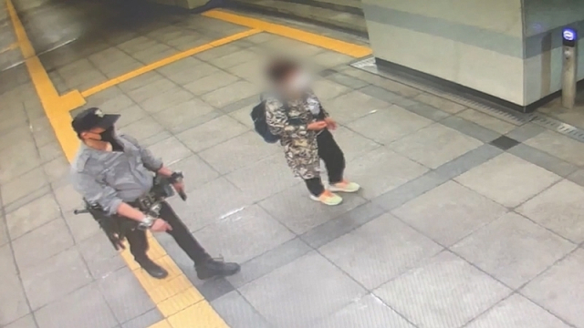 경찰복 차림의 A 씨. 경기북부경찰청 제공