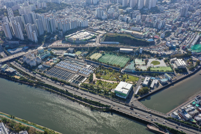 부산 수영하수처리장 현대화 사업이 지난달 기재부 심의를 통과하면서 사업이 본격 추진되자 ‘르엘 리버파크 센텀’ 등 신축 아파트는 물론 일대 단지에 문의가 크게 증가하고 있다. 김종진 기자 kjj1761@