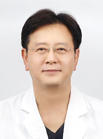 부산시는 11일 제19대 부산의료원 원장에 이세용 전 부산의료원 산부인과 진료과장을 임명했다고 이날 밝혔다. 이 원장이 임기는 임명장이 수여된 이날부터 3년이다. 부산시 제공