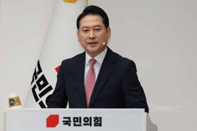 국민의힘 장동혁 당대표 후보가 3일 서울 여의도 국민의힘 당사에서 열린 제6차 전당대회 후보자 비전대회에서 정견을 발표하고 있다. 연합뉴스