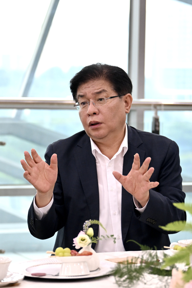 안성민 부산시의회 의장이 12일 <부산일보>와 인터뷰를 하고 있다. 부산시의회 제공