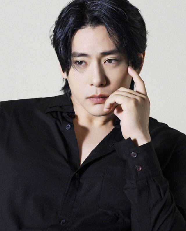 제30회 부산국제영화제 올해의 배우상 심사위원에 위촉된 배우 유태오. 비트닉 제공