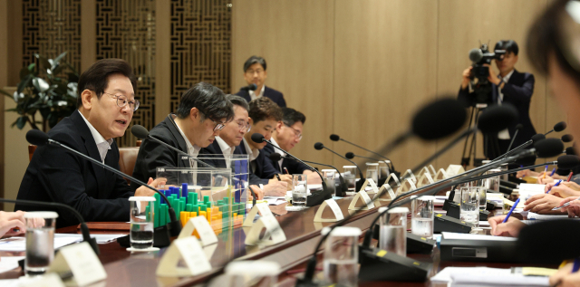 이재명 대통령이 13일 서울 용산 대통령실 청사에서 열린 나라재정 절약 간담회에서 발언하고 있다. 연합뉴스