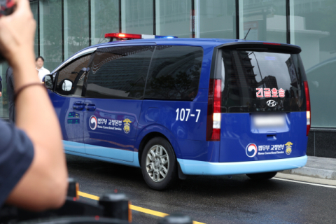 수갑 찬 채 특검 사무실로… 김건희 여사 소환 조사