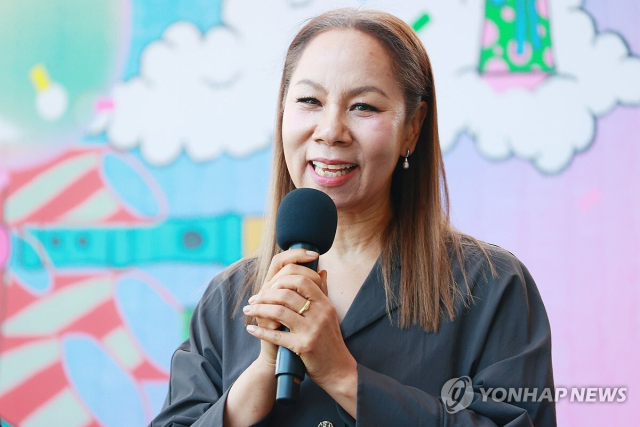 가수 인순이가 6월 11일 오후 서울 중구 국립극장 해오름극장에서 열린 2025 국립극장 '여우락 페스티벌' 쇼케이스 및 기자간담회에서 인사말을 하고 있다. 연합뉴스