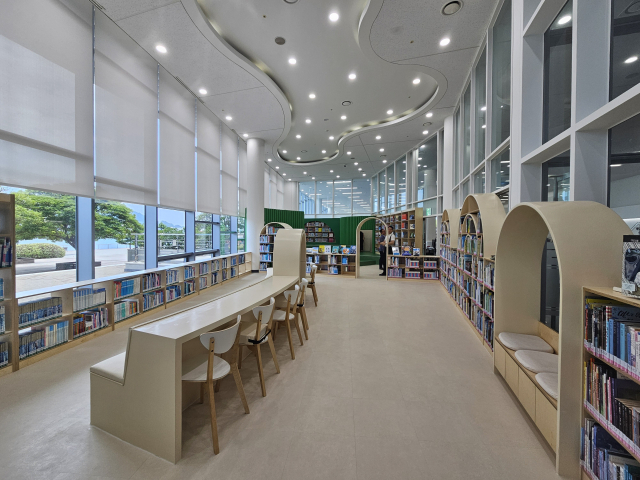 어린이해양도서관은 초등생 대상의 공간과 안쪽 유아 공간으로 구성돼 있다. 김효정 기자