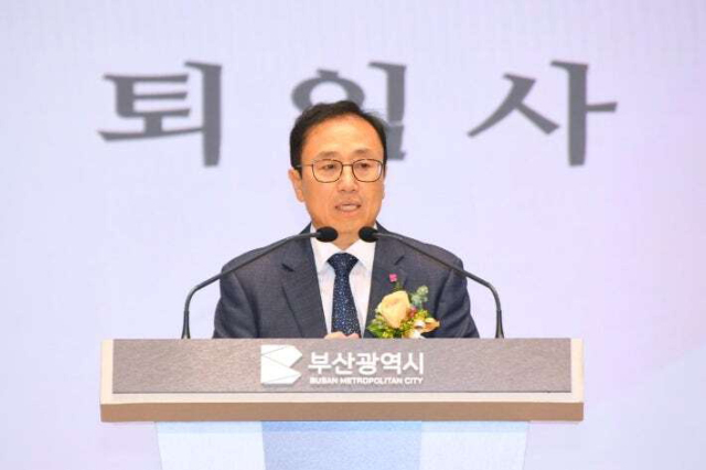 지난 6월 30일 당시 김광회 부산시 미래혁신부시장이 퇴임식을 하고 있다. 부산시 제공
