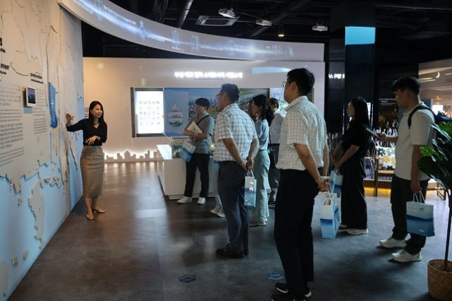 한국수자원공사(K-water)가 8월 19일 부산에코델타시티 산업용지 분양설명회를 개최했다. 이날 설명회에서는 분양계획 및 한시적 분양가 인하 등이 발표됐다. 한국수자원공사 제공