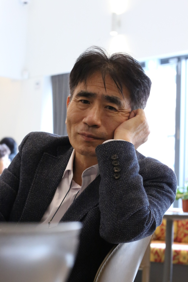 2025년 청마문학상 수상자 송재학 시인. 통영시 제공