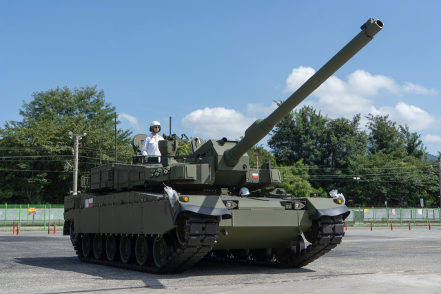 폴란드와 약 9조 원 규모의 수출 이행계약을 체결한 현대로템이 생산하는 K2전차가 시범 주행을 하고 있다. 현대로템 제공