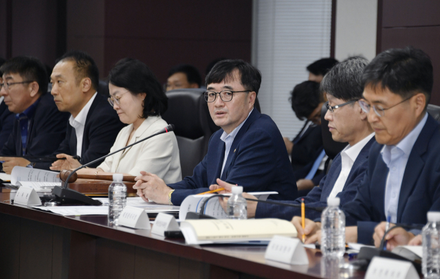 임기근 기획재정부 차관이 20일 서울 종로구 한국무역보험공사에서 열린 '제8차 재정사업평가위원회'를 주재하고 있다. 기재부 제공