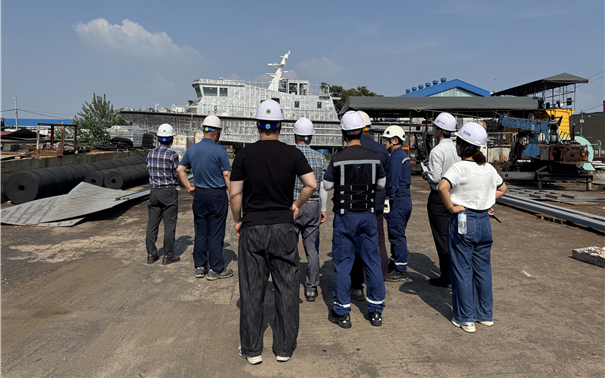 한국해양교통안전공단(KOMSA)이 조선소에서 근무환경 안전점검(위험성평가)을 진행 중인 모습. KOMSA 제공