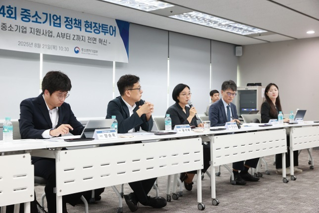 한성숙 중소벤처기업부 장관이 21일 서울 종로구 광화문빌딩에서 열린 '제4회 중소기업 정책 현장투어'에서 인사말을 하고 있다. 중기부 제공