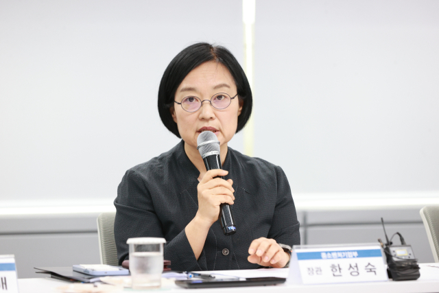 한성숙 중소벤처기업부 장관이 21일 서울 종로구 광화문빌딩에서 열린 ‘제4회 중소기업 정책 현장투어’에서 인사말을 하고 있다. 연합뉴스