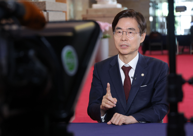 국민의힘 조경태 당 대표 후보가 지난 20일 서울 여의도 국회에서 연합뉴스TV 방송에 출연해 질문에 답하고 있다. 연합뉴스