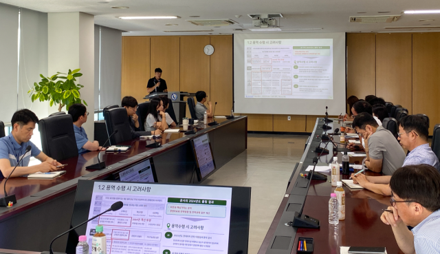 울산항만공사(UPA)는 22일 오전 공사 12층 대회의실에서 중장기 경영전략 수립 컨설팅 용역 착수보고회를 개최했다. UPA 제공