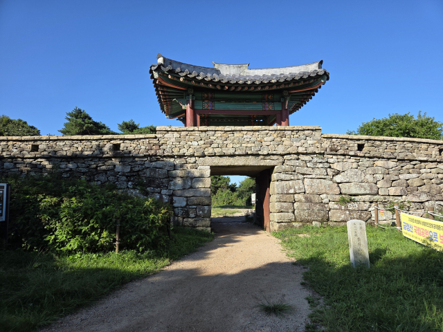 길게 이어진 북문의 장대한 성곽이 감탄을 자아낸다.