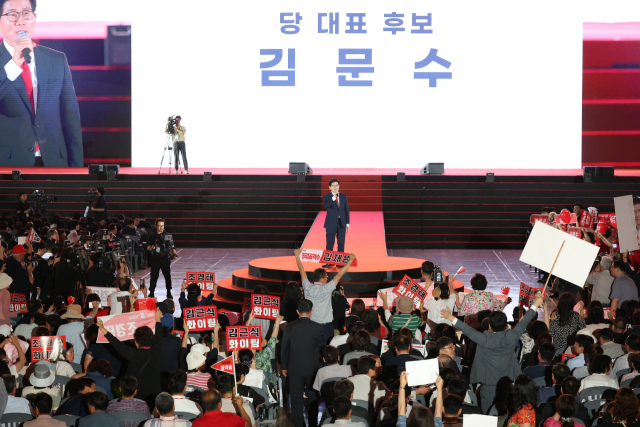 국민의힘 당 대표 선거에 출마한 김문수 후보가 22일 충북 청주시 흥덕구 청주오스코에서 열린 국민의힘 제6차 전당대회에서 비전 발표를 하고 있다. 연합뉴스