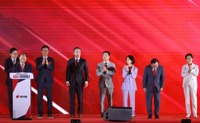 22일 충북 청주시 흥덕구 청주오스코에서 열린 국민의힘 제6차 전당대회에서 최고위원에 당선된 김재원 후보가 인사하고 있다. 연합뉴스