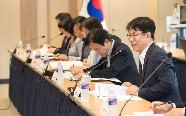 박인규 과학기술정보통신부 과학기술혁신본부장이 22일 서울 종로구 광화문 교보빌딩 국가과학기술자문회의 대회의실에서 열린 '2025년 제6회 국가연구개발사업평가총괄위원회'를 주재하고 있다. 과기정통부 제공