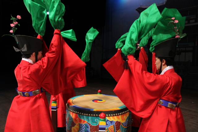 2025 영남춤축제 ‘춤, 보고 싶다’ 개막 공연에서 선보일 국립부산국악원 무용단의 '무고'. 국립부산국악원 제공