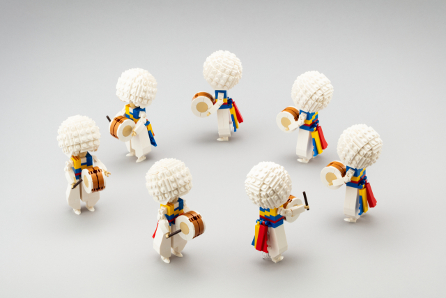 2025 영남춤축제 ‘춤, 보고 싶다’ 연계 전시로 선보일 '금회북춤'. 이 춤은 대구 달성군 일대에서 추었던 북춤으로, 춤가락이 다양하고 역동적인 힘과 흥이 깃들어 있다. Ⓒ2025Colin Jin, 국립부산국악원 제공