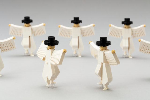 2025 영남춤축제 ‘춤, 보고 싶다’ 연계 전시로 선보일 '동래학춤'. 이 춤은 부산 동래 지역에서 전승하는 것으로, 갓을 쓰고 흰 도포 자락을 너울거려 학의 모습을 형상화하고 있다. Ⓒ2025Colin Jin, 국립부산국악원 제공