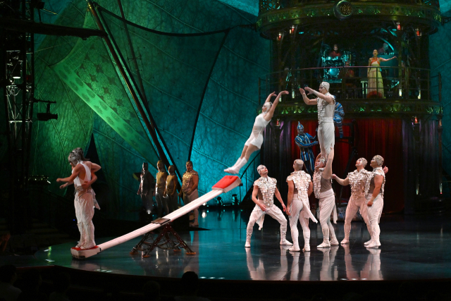 공연의 대미를 장식한 ‘티터보드’ 액트. 박희진 사진가 제공