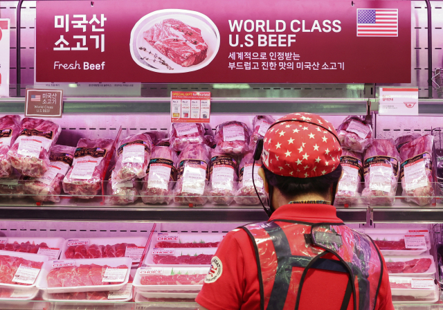 한미 관세협상이 타결된 지난 31일, 서울의 한 대형마트에 미국산 소고기가 진열돼 있다. 이번 협상에서 소고기 시장은 추가로 개방하지 않기로 해 30개월 미만 소고기 수입은 그대로 유지된다. 연합뉴스