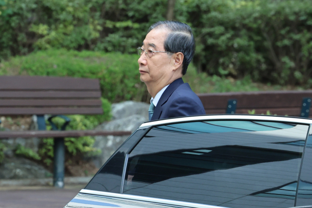 한덕수 전 국무총리가 22일 '12·3 비상계엄' 관련 내란·외환 사건을 수사하는 조은석 특별검사팀 사무실이 마련된 서울 서초구 서울고등검찰청으로 출석하고 있다. 연합뉴스