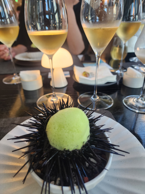 소공간의 보라성게 단호박무스.