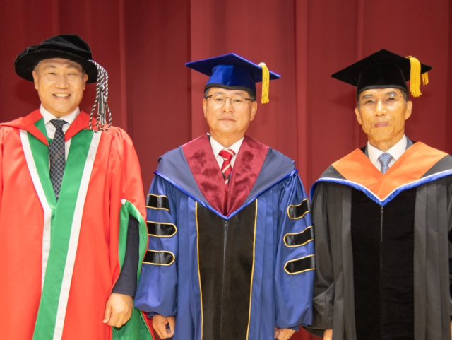 부산에서 4선 국회의원을 지내며 해양 관련은 물론 해양 수도 부산을 실현하기 위한 입법에 앞장서 온 국민의힘 이헌승(부산 부산진을) 의원이 한국해양대 명예법학박사가 됐다. 이 의원실 제공