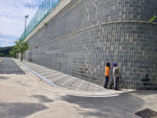 양산시가 최근 지역 88곳의 보강토 옹벽에 대해 특별점검을 실시했다. 양산시 제공