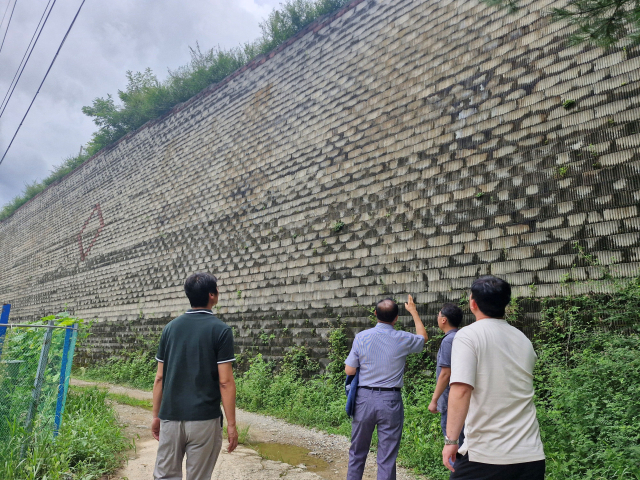 양산시가 최근 지역 88곳의 보강토 옹벽에 대해 특별점검을 실시했다. 양산시 제공