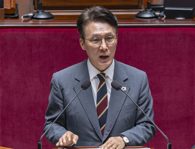 김민석 국무총리가 25일 국회에서 열린 예산결산특별위원회 전체 회의에 출석해 인사말을 하고 있다. 연합뉴스