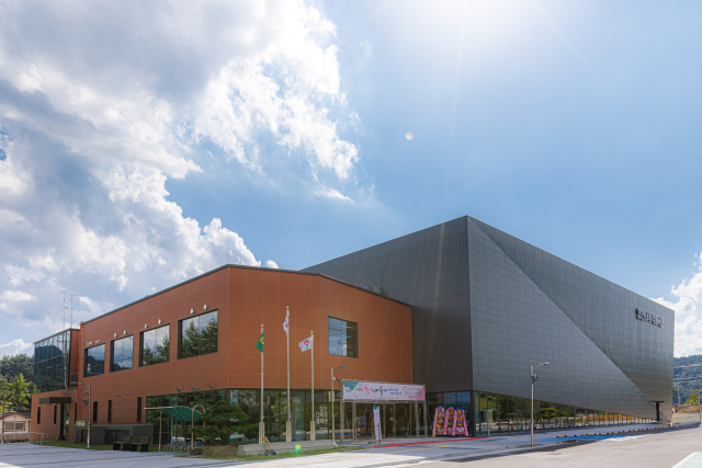 경남 합천군 합천읍 합천리 925번지 일원에 조성된 합천 다목적체육관 모습. 합천군 제공