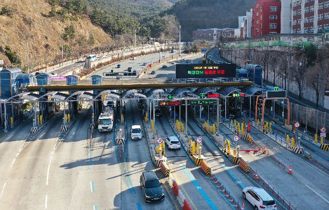 부산 사상구 모라동과 부산진구 당감동을 잇는 백양터널 톨게이트 모습. 부산일보DB