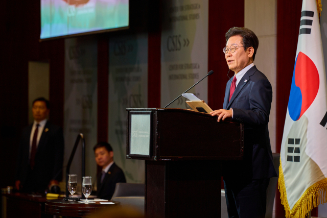 이재명 대통령이 25일(현지시간) 미국 워싱턴DC 국제전략문제연구소(CSIS) 인터내셔널 스튜디오에서 정책 연설을 하고 있다. 연합뉴스