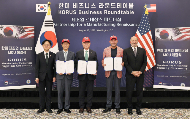 한국수력원자력(한수원)이 25일(현지시간) 미국 워싱턴DC에서 미국 민간 에너지 회사인 페르미 아메리카(Fermi America) 및 삼성물산과 첨단 에너지 복합센터 건설 협력을 위한 업무협약을 체결했다. (왼쪽부터) 김정관 산업통상자원부 장관, 오세철 삼성물산 사장, 황주호 한수원 사장, 토비 노이게바우어(Toby Neugebauer) 페르미 아메리카 CEO, 하워드 러트닉(Howard Lutnick) 미국 상무부 장관. 한수원 제공